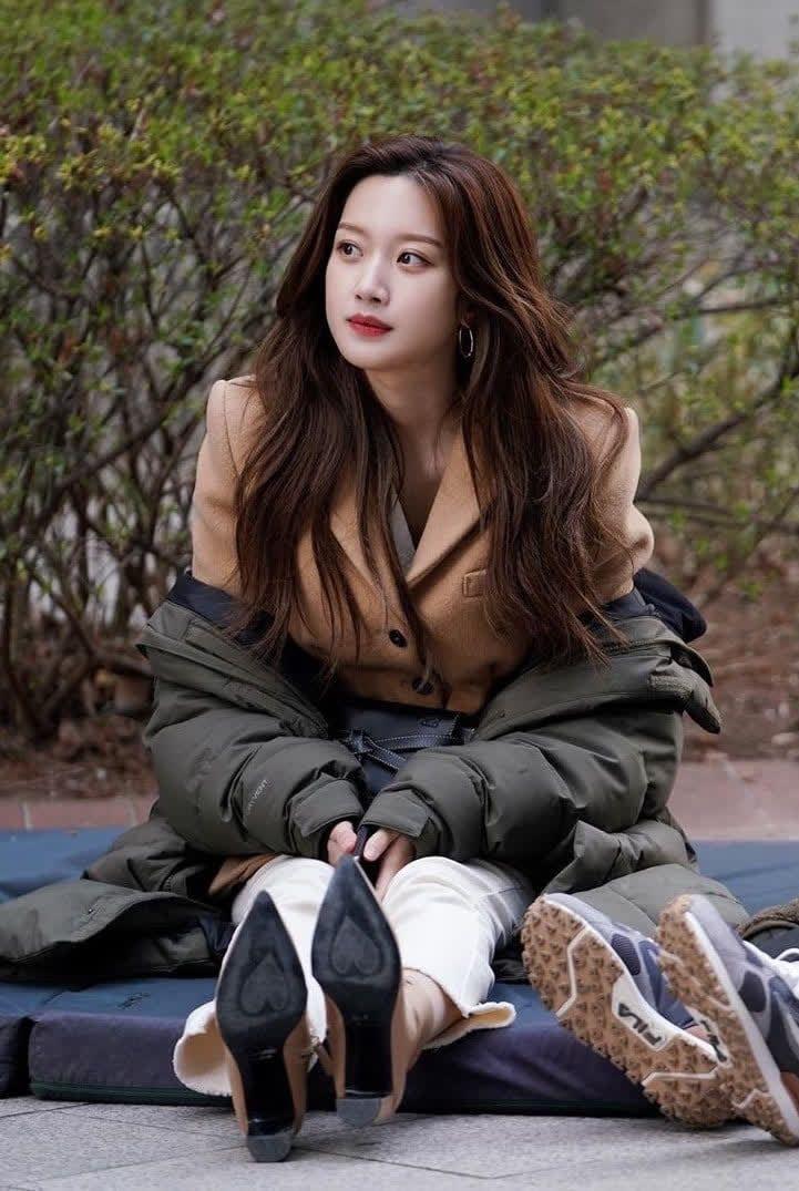 문가영 사실 문가영 앞머리 너무 예뻐서 잘랐는데 난 저렇게 안 되더라...역시 헤완얼이었어