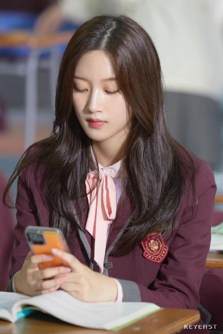 문가영 사실 문가영 앞머리 너무 예뻐서 잘랐는데 난 저렇게 안 되더라...역시 헤완얼이었어