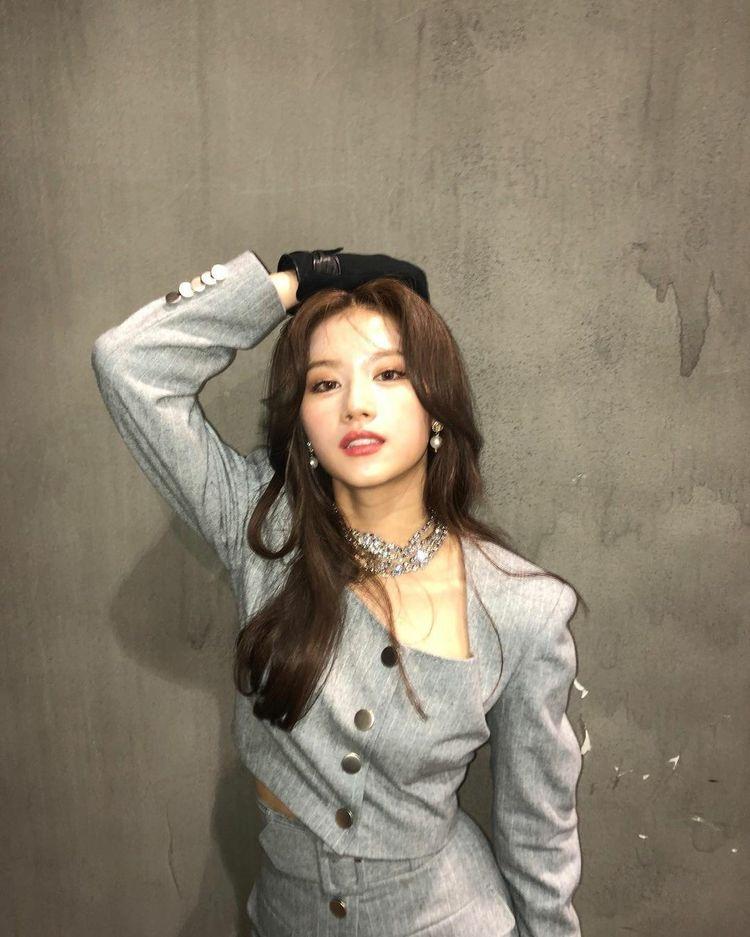 사나(트와이스)