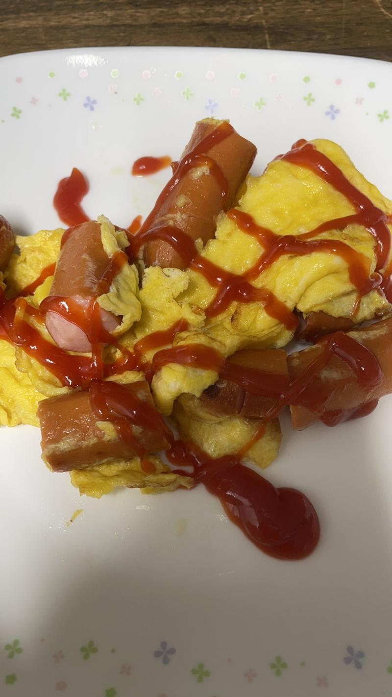 애들아 내가 만든 소세지말이 어때 맛있어보이지 ㅠㅠ 케찹까지 뿌려먹으면 더 맛있더