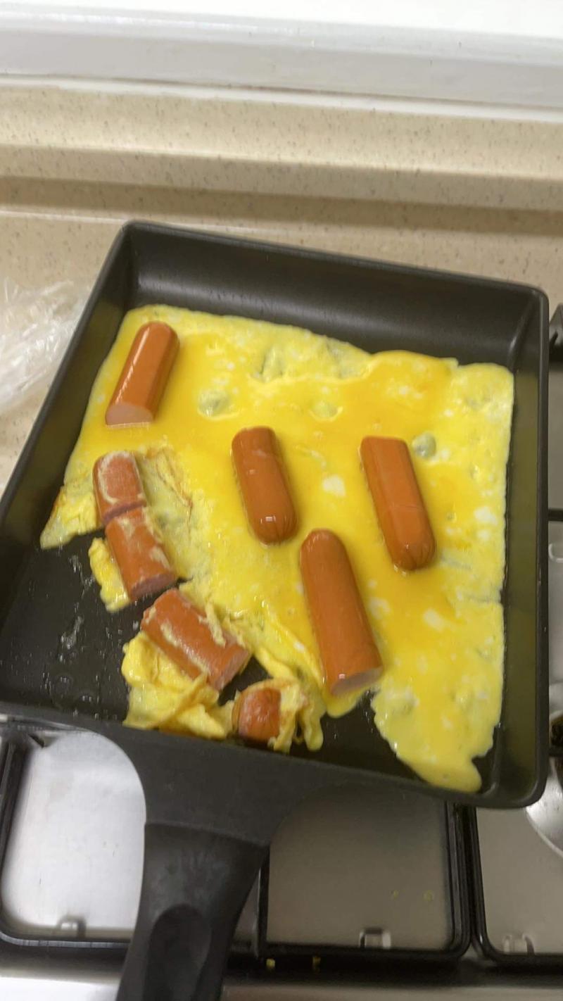 애들아 내가 만든 소세지말이 어때 맛있어보이지 ㅠㅠ 케찹까지 뿌려먹으면 더 맛있더