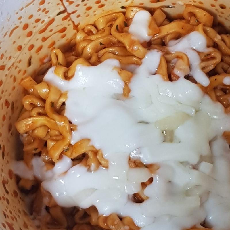 별안간 치즈만 올리면 돌도 씹어먹을 사람