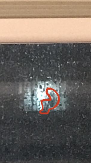 화질 개꾸진데 실제로 보면 선명하게보임 머리도 눈두덩이 콧대 입술라인 이런 윤곽이 안느껴짐. 그냥 얼굴이 일자야 납작하게