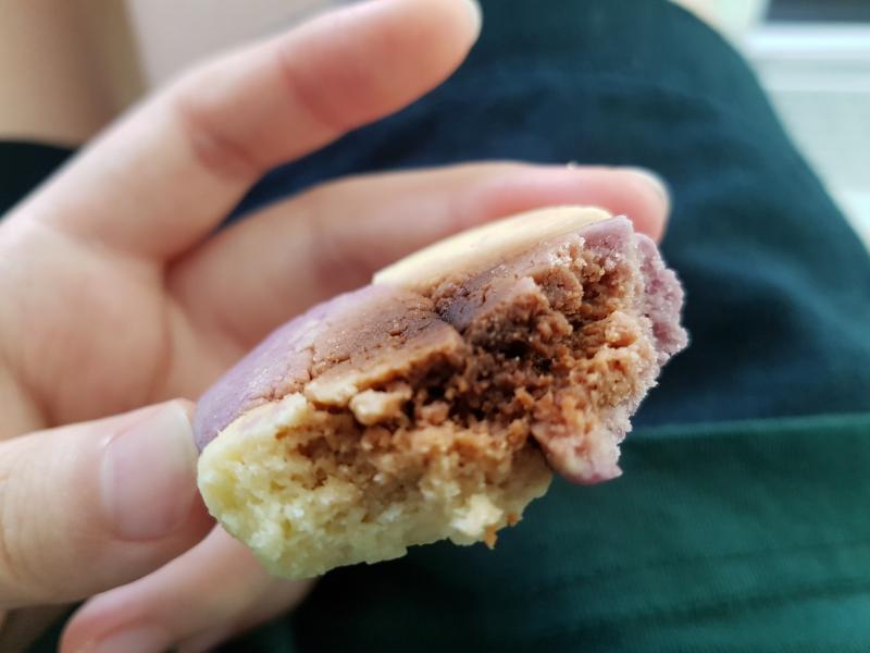 꽤 탔지만 그냥 먹을래 맛있다