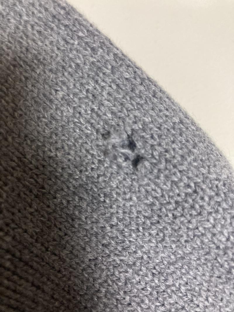 수선할수 있을까? 제발 알려줘 ㅠㅠ 나 이거 너무 좋아서 꼭 입고 싶어서 그래 ㅠㅠ 수선집가면 수선 가능해?? 진짜 나 이거 구하기도 힘들었고