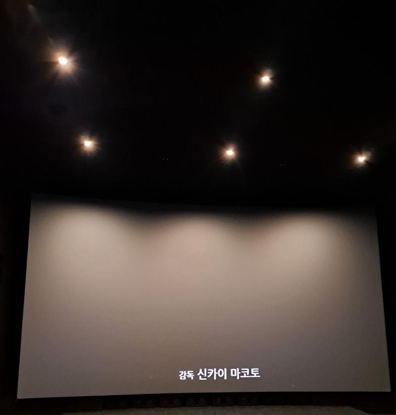 잼민이 친구가 옆자리에 앉아있었지만 아랑곳 않고 눈물 광광 쏟았음
