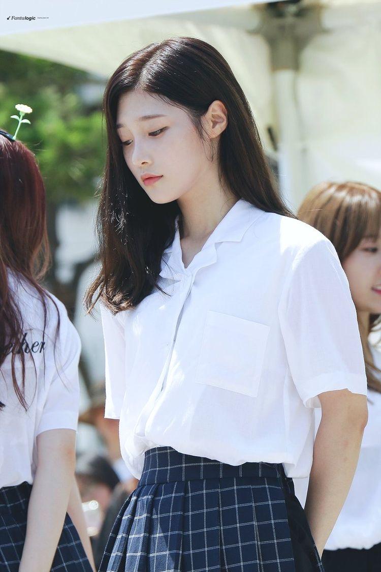 정채연 교복이 완전 잘 어울리는 것 같음