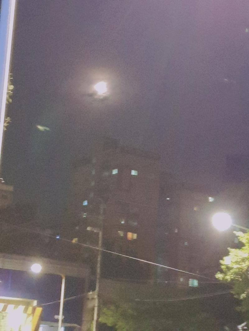 달 와방 가깝네