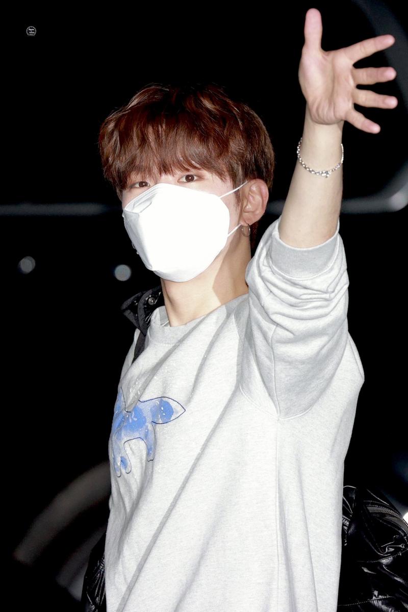 사진 올려두대겟지?? 유기현 니가 내 아기맷밭쥐 아기쪼푸 ㅋㅋ 오늘 심야아이돌 머하려나아 어제 출근엄청 일찍했던데 녹방 몇개찍은거겠지?? 그거말