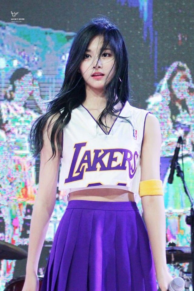 쯔위(트와이스) 저 얼굴로 살면 거울 볼 때, 셀카 찍을 때, 밖에 나갈 때, 꾸밀 때 어떤 기분일까 😮😮