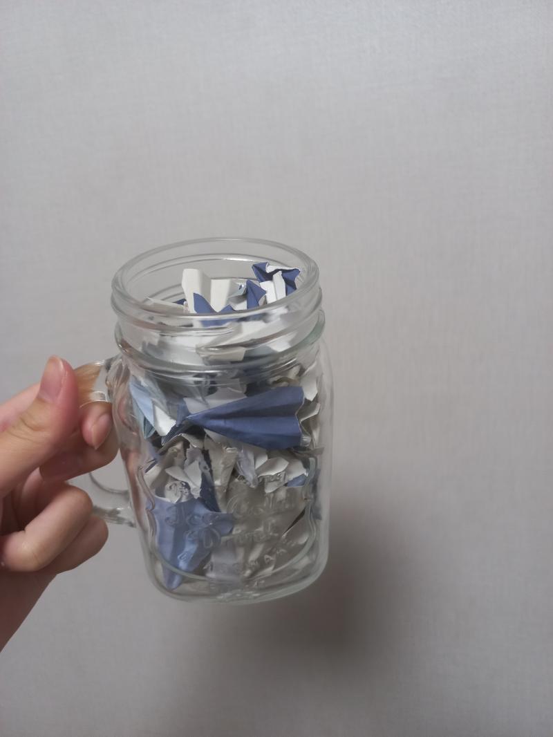예전에 포스트잇으로 접은 종이비행기야 학은 1000마리 접으면 소원 이루어진다는데... 비행기는 없지? 그럼 내가 정해야지 비행기는 50개 접으