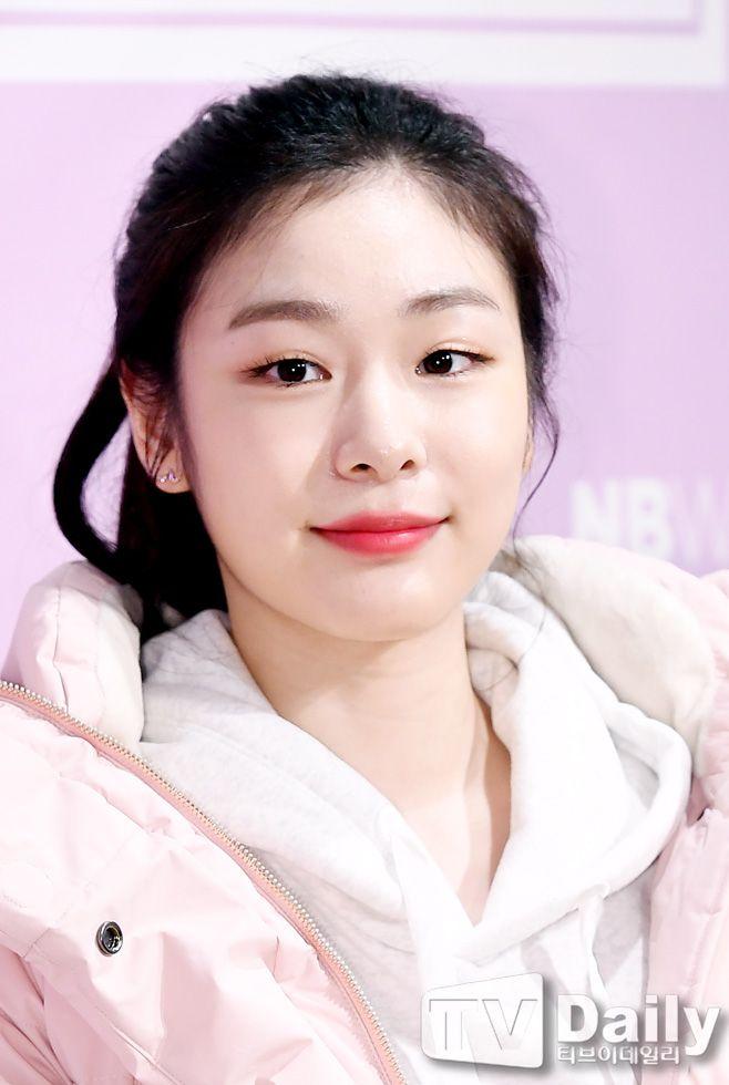 김연아 되게 맑고 깨끗하게 생겼어