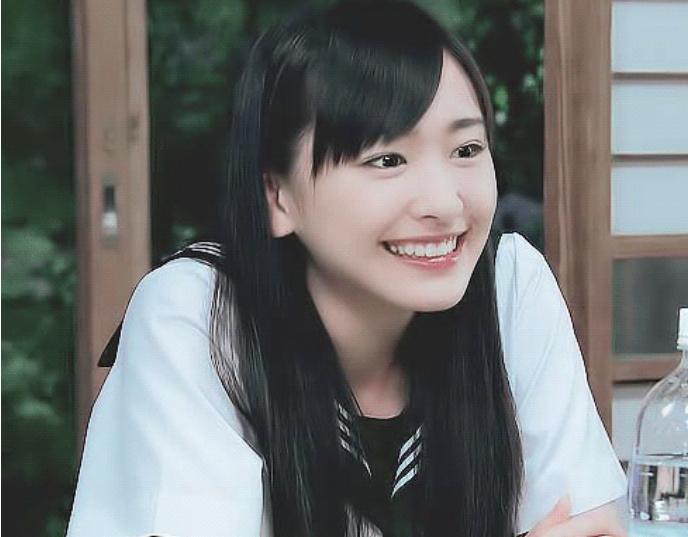 아라가키 유이 웃는 거 존예