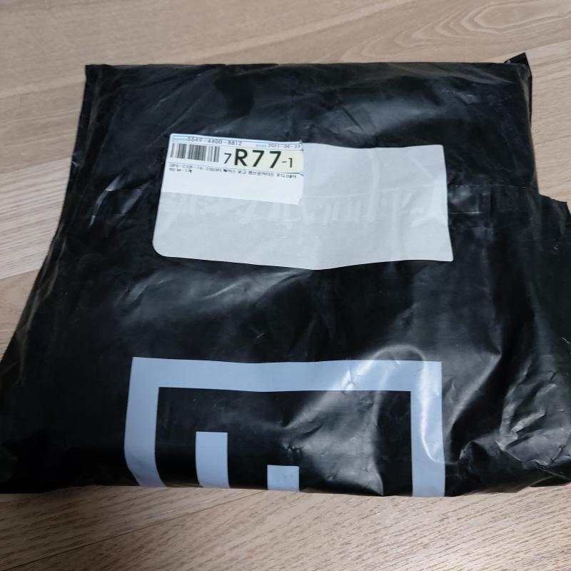 옷 왔다!!!!!!!!!! pt 갔다 와서 열어봐야징