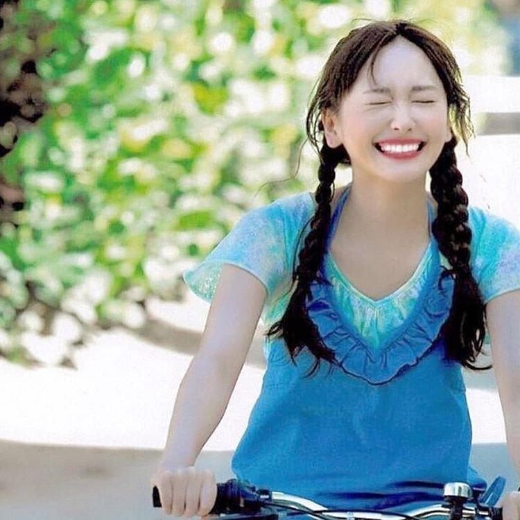 아라가키 유이 웃는 거 존예