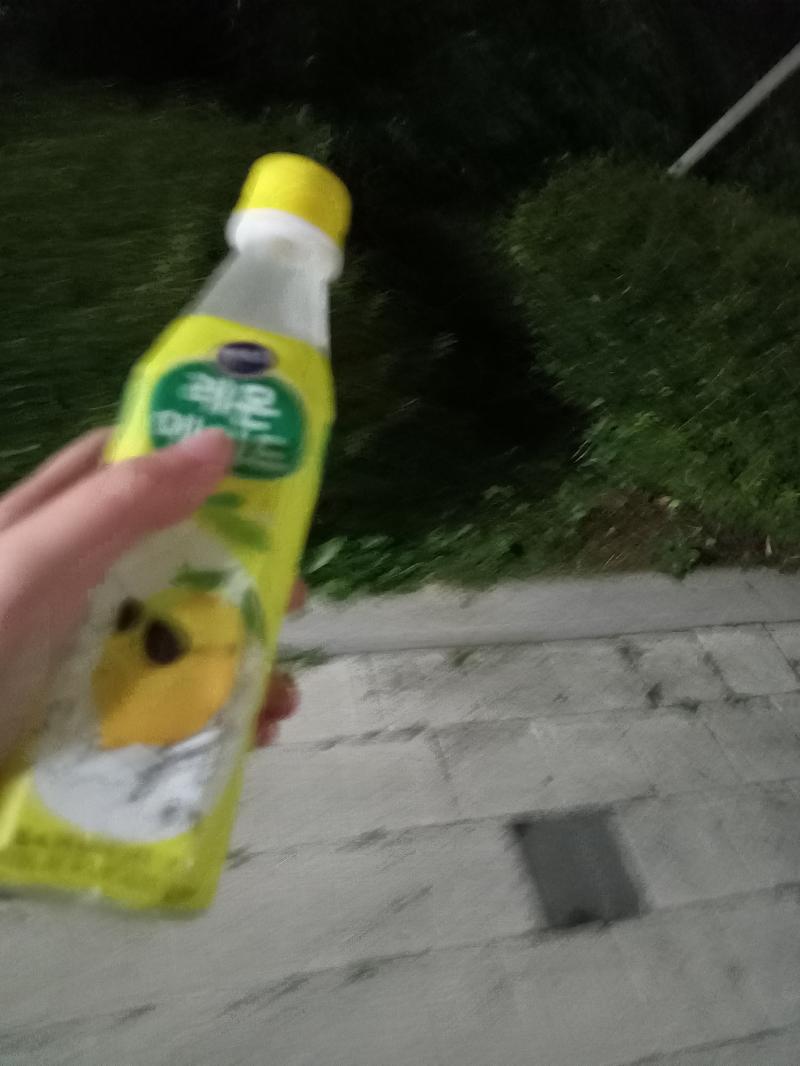 집에 가면서 레모네이드를 삿다. 말린 복어가 촉초칸 복어가 댓다. 쏘 햅삐. 오느래 일기 끗.