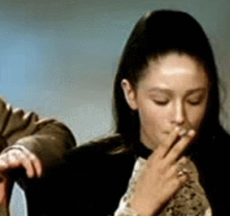 올리비아 허시 담배짤