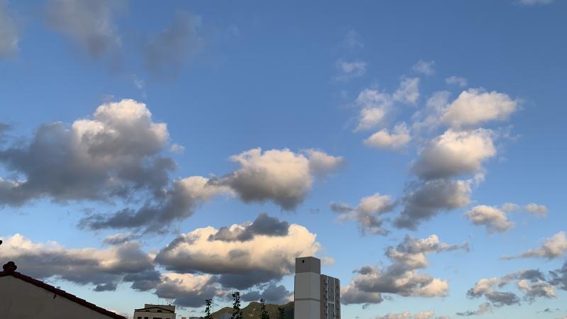 요즘 달도 예쁘더라