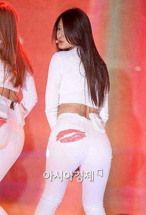 15일차 엉덩이에 키스마크가 있는 설현