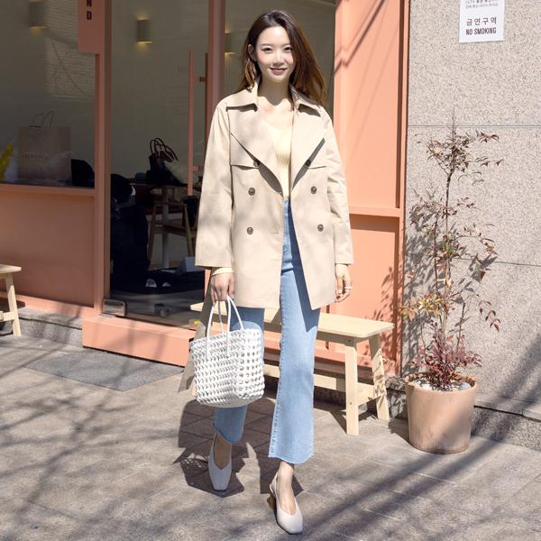 근데 키가 큰 편이 아니라 긴 코트 사면 오히려 더 작아보이고 옷이 먹은 느낌 들것 같아 차라리 숏 기장으로 사는 게 예쁠듯 사진 같은 숏 트렌