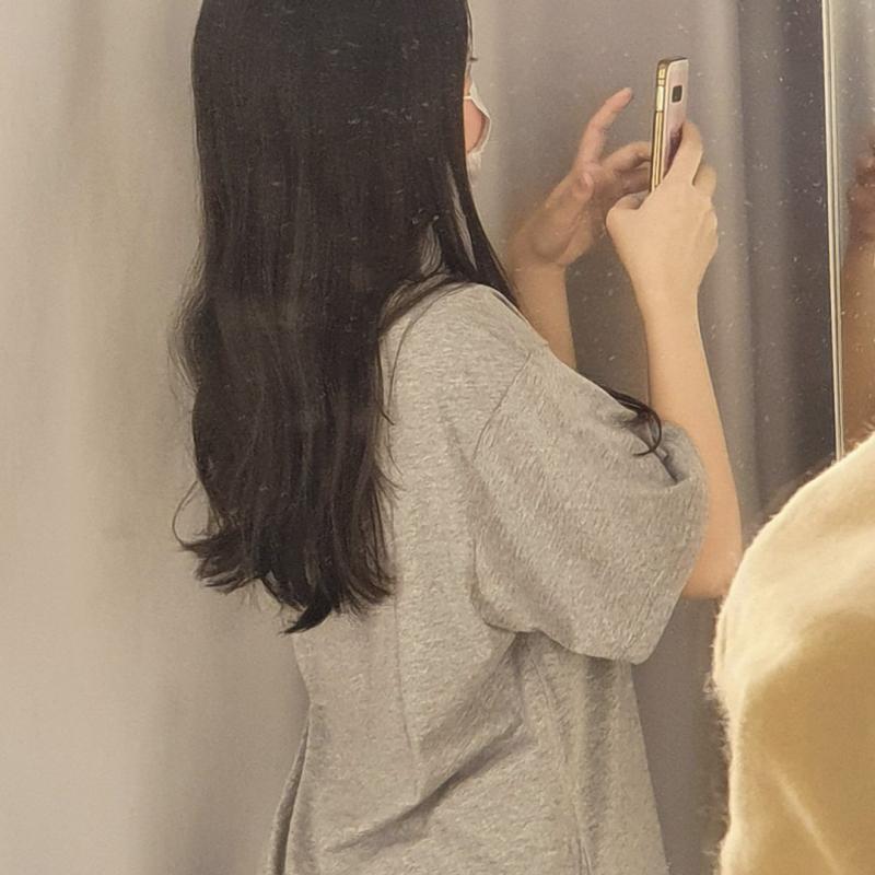 오늘 입은 건 저 맨투맨...!! 제대로 찍은 사진이 없넹ㅠ 양갈래는.. 하고 나간 건 아니야 엄마가 귀엽대서 잠깐 해봤으 원래 달라붙는 크롭티