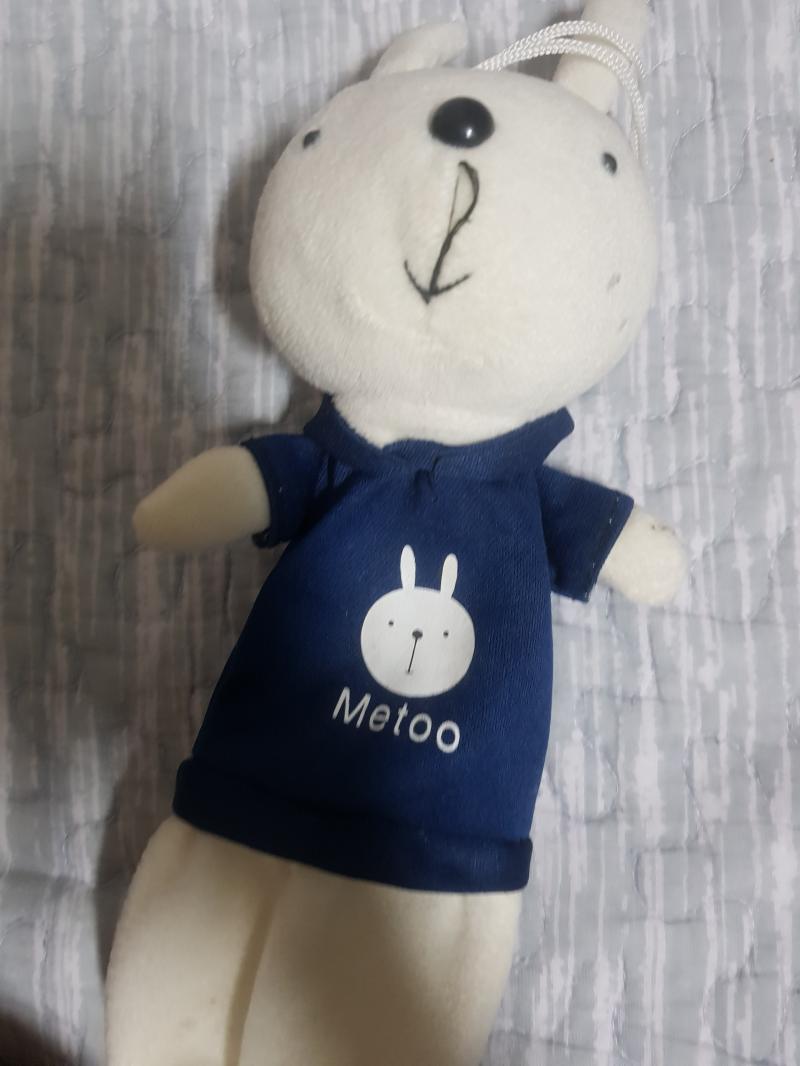 아 얘로 해야겠다 얘는 필통인형이라 속에 쌀만 채우고 지퍼 올려주면 돼 디게 간편하네 인사해 얘가 똥똥이야!!