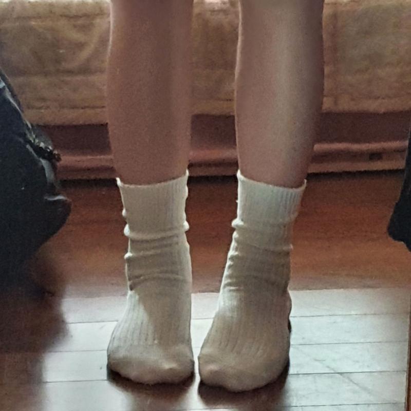 오늘 입은 건 저 맨투맨...!! 제대로 찍은 사진이 없넹ㅠ 양갈래는.. 하고 나간 건 아니야 엄마가 귀엽대서 잠깐 해봤으 원래 달라붙는 크롭티