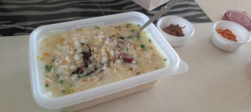 백신 2차 맞고 죽 사왔다. 아직까진 아무 증상 없다