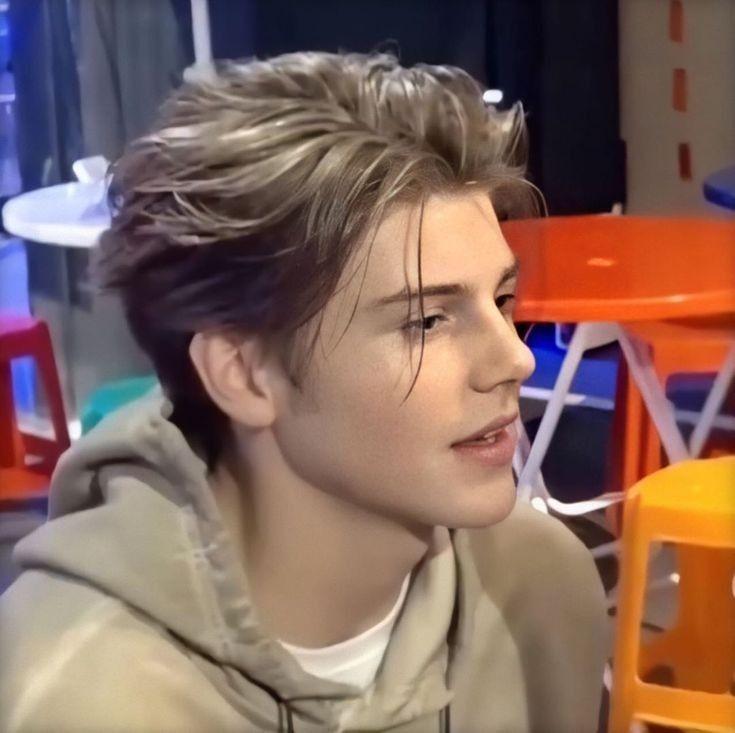 He gives me a grandfather............(˵ ͡° ͜ʖ ͡°˵)