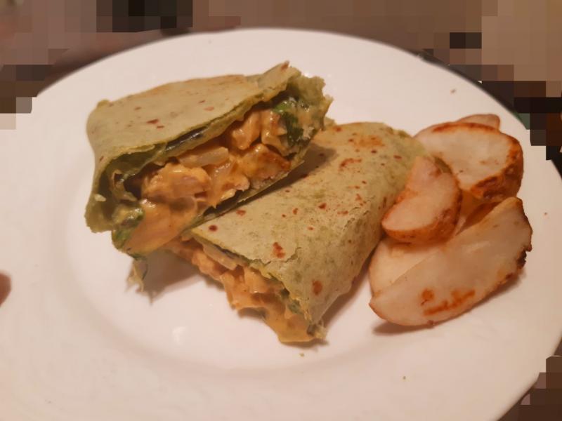 이건 그냥 냄비에 만든 닭고기 코코넛 카레 -> 또띠아. + 웨지. 존맛.........