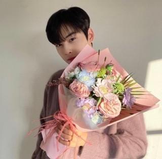 김레스! 공연 끝난거 축하해 그냥 주는거니까 받아