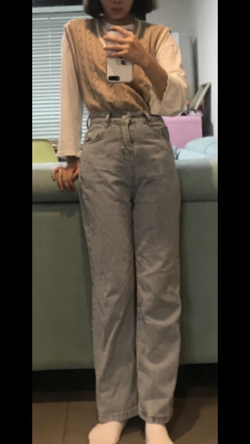 평소 옷스타일..오늘 두번 찍은거라 바지가 같긴 한데 보통 이렇게 입는 편..