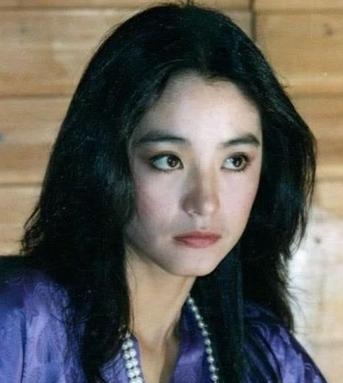 임청하 밑에 두 짤은 동방불패때인데 저때 38살이었음 ㄷㄷ