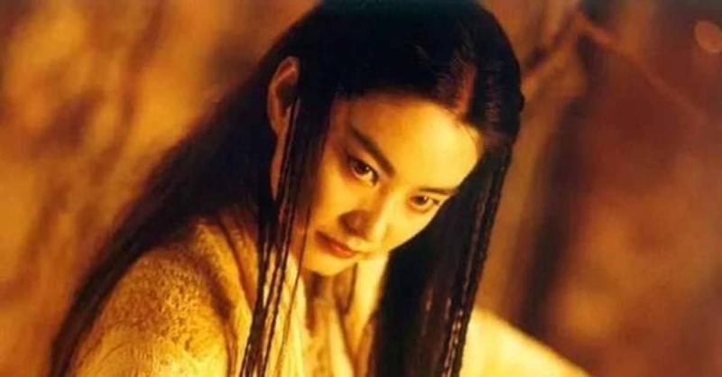 임청하 밑에 두 짤은 동방불패때인데 저때 38살이었음 ㄷㄷ