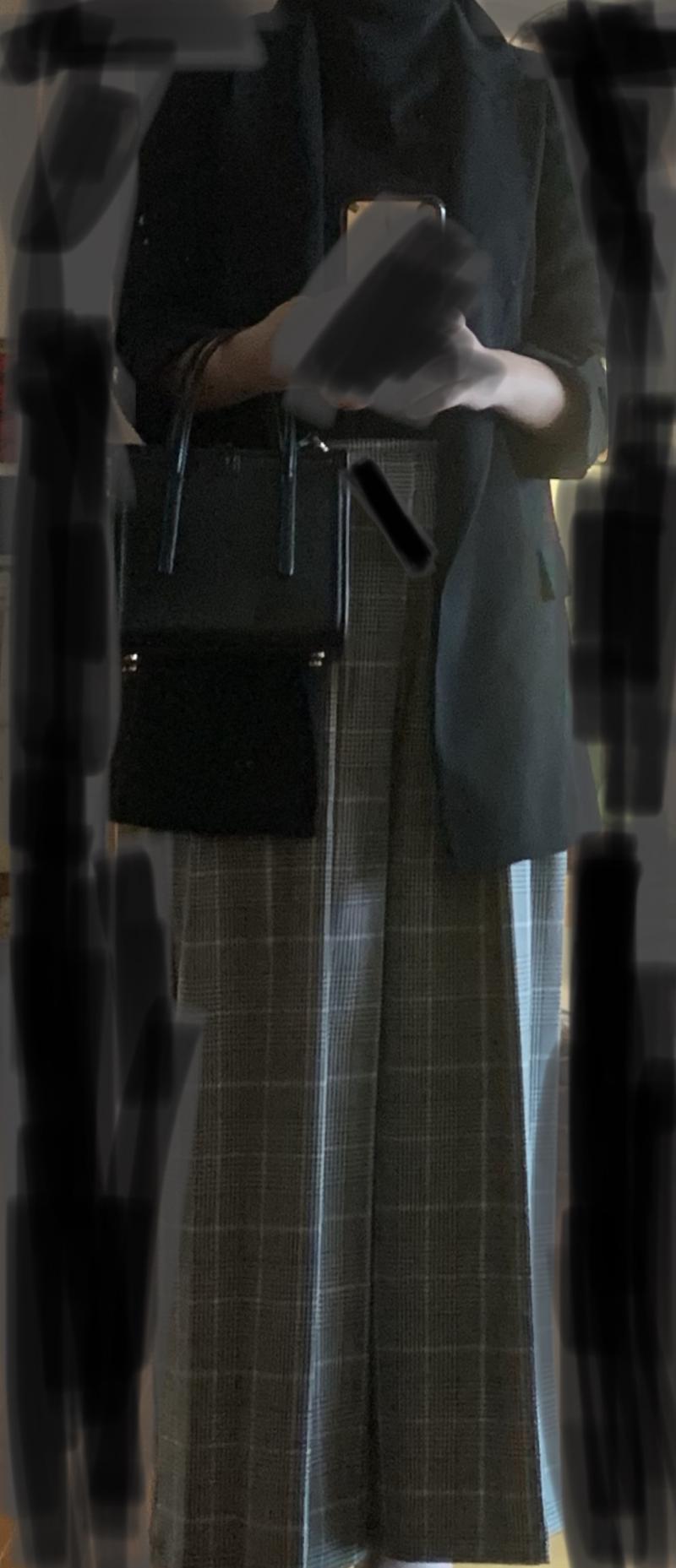 손이 너무 이상하게 나와서 가렸어! 이렇게 하려고 하는데 너무 과한가…? 백은 들고갈지 말지 고민 중이야