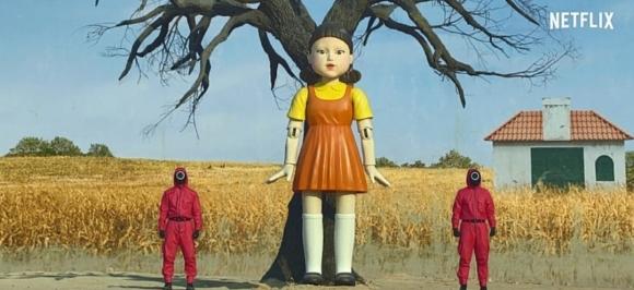 "161번..." 꽤 나쁘지 않은 숫자인것같다. 이상한 빨간 복장을 입은 관리자들을 따라가다보니 커다란 운동장에 다달았다. 가운데엔 옛 교과서