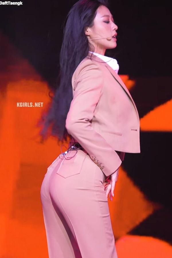 30일차 정장입은 설현