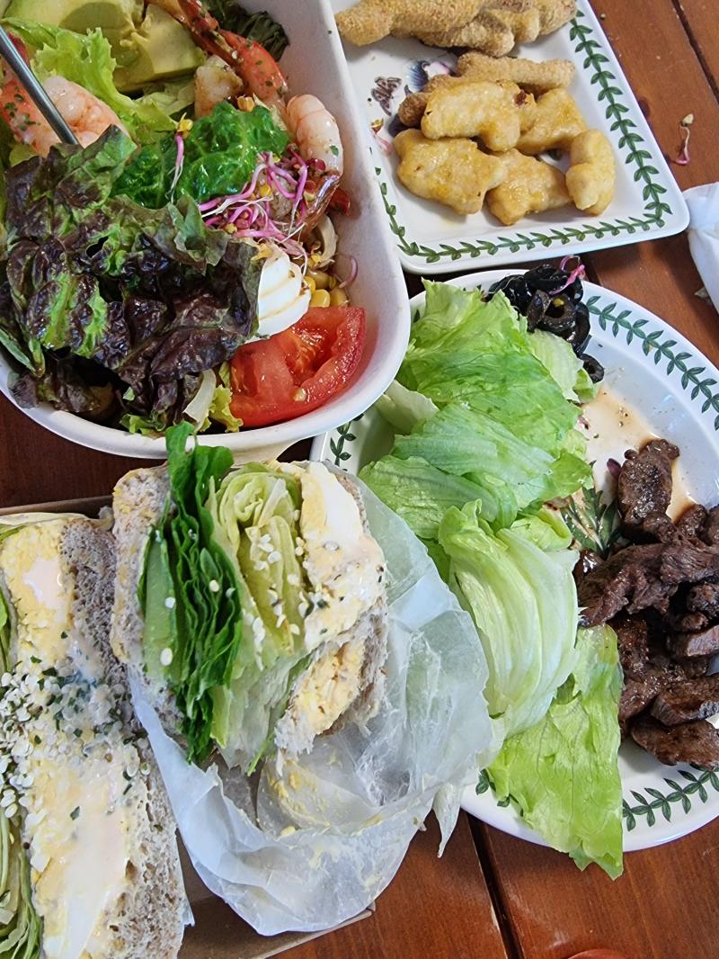 아침 몸무게 : 66.5 오후 1시 : 사진 1/4 조금 안되게 머금 오후 7시 반 : 마라샹궈 물 1L 알바 4시간 반