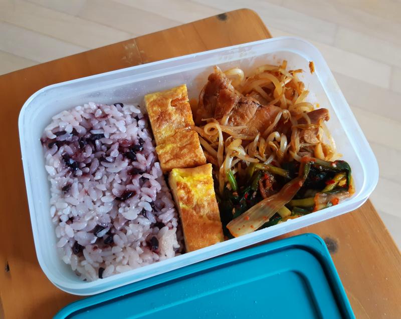 고기볶음 분량조절 실패로 어묵볶음은 빠진 도시락
