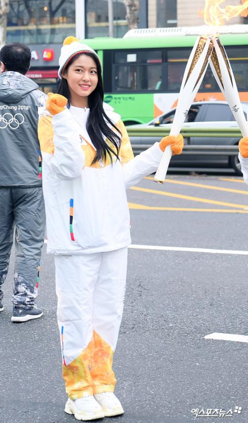 35일차 성화봉송하는 설현