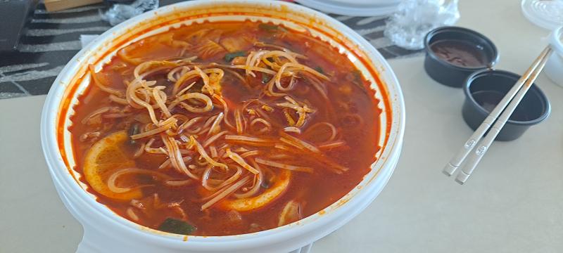 매워서 맘에 든다. 이 집 쌀국수를 참 잘해
