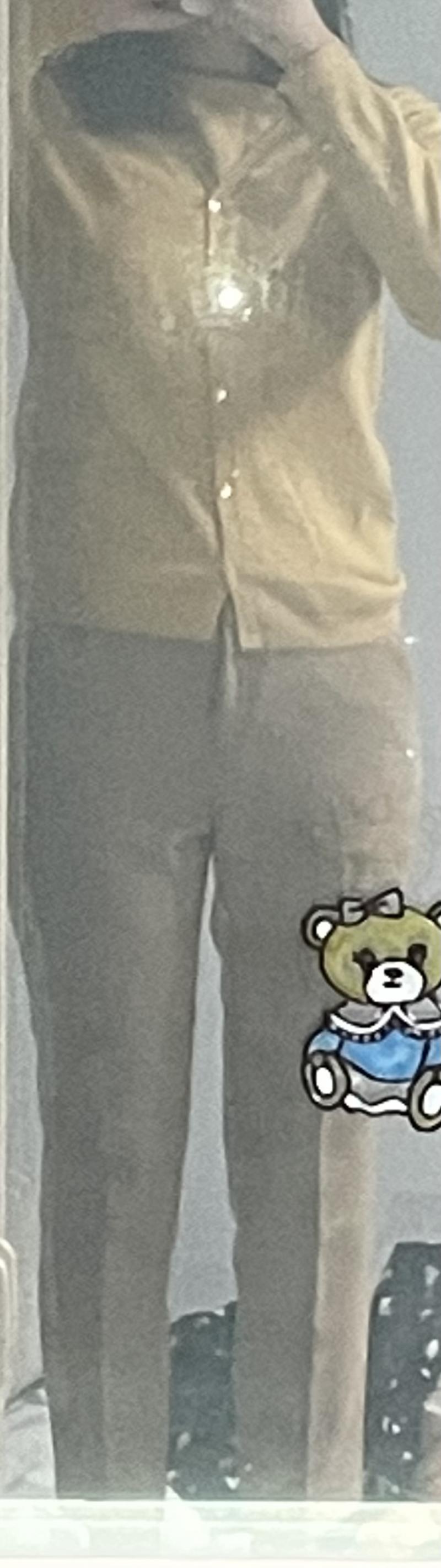 방에 전신거울이 없어서 그냥 창문에 비치는걸로 찍었어ㅠㅠㅠ 너무 별론감?ㅠㅠ