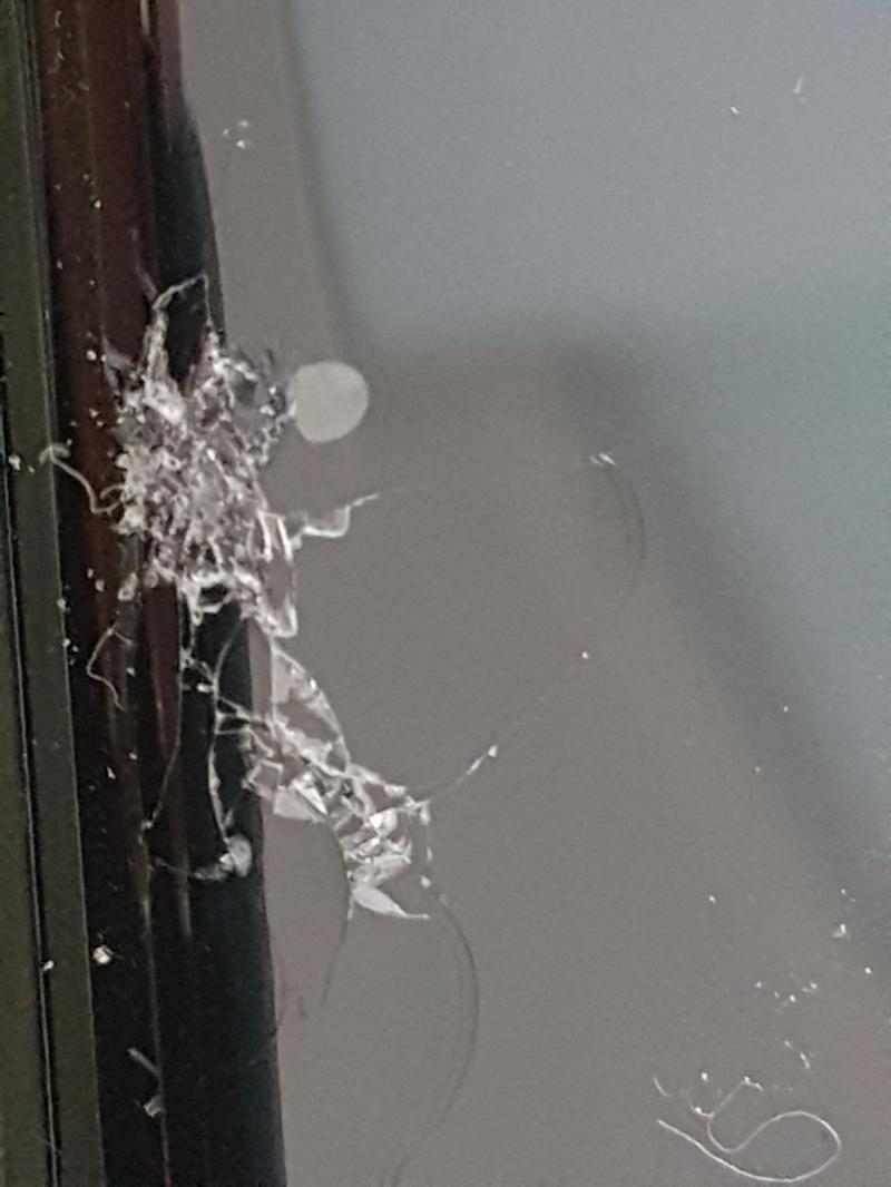 문지르면 가루 같은 게 묻어나오는게 바꾸는 게 좋겠지? 아니면 계속 써도 되나? 터치는 잘 됨