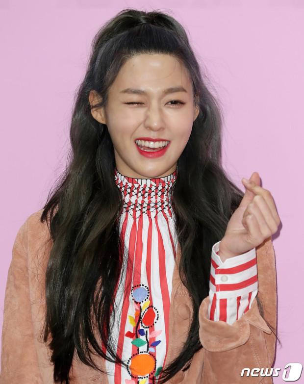 43일차 윙크하는 설현
