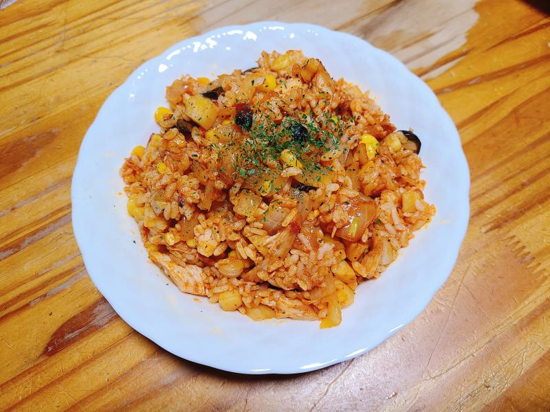 저녁은 닭가슴살 토마토 리조또. 먹다가 배불러서 남김. 다이어트 하니까 위가 줄었어...