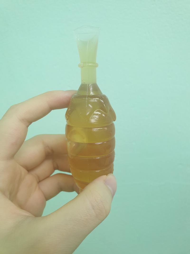 오호라 곰모양이 아닌것도 있군.. 꿀냄새가 엄청난다 근데 이거 어떻게 먹지. 생각해보니 가위가 없는데..