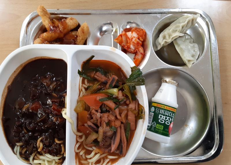 내일 마라탕 나온다는데 기대된다 한 번도 안 먹어봤어 ㅋㅋㅋㅋㅋ