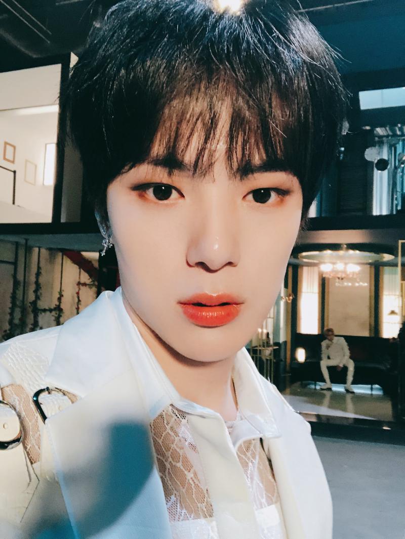 으흐흐 어제 주헌이가~ 올려준 민혁이 엘게때 사진 너어어무좋아ㅠㅠ진짜 어제새벽에 계속 너무잘생겨서ㅠㅠㅠ 하..우리효자아기꿀떡주허니허니ㅠㅠㅠ 울꿀