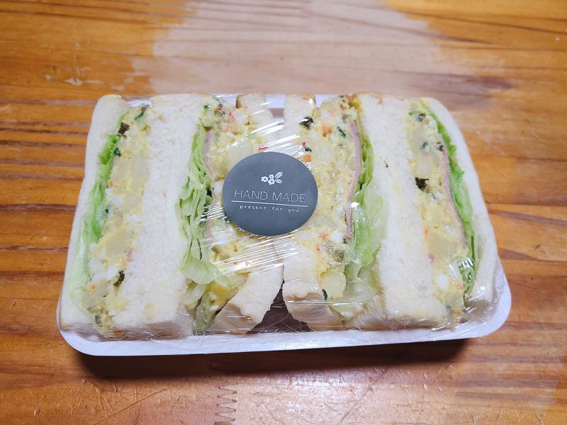2조각만 먹고 남은건 내일 먹어야징.