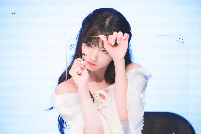 이분 누구셔?? 넘 이쁘다ㅠㅠ